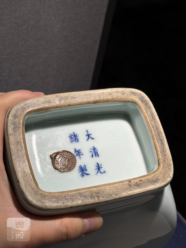 清光绪 粉青釉杏圆贯耳瓶 - 图11